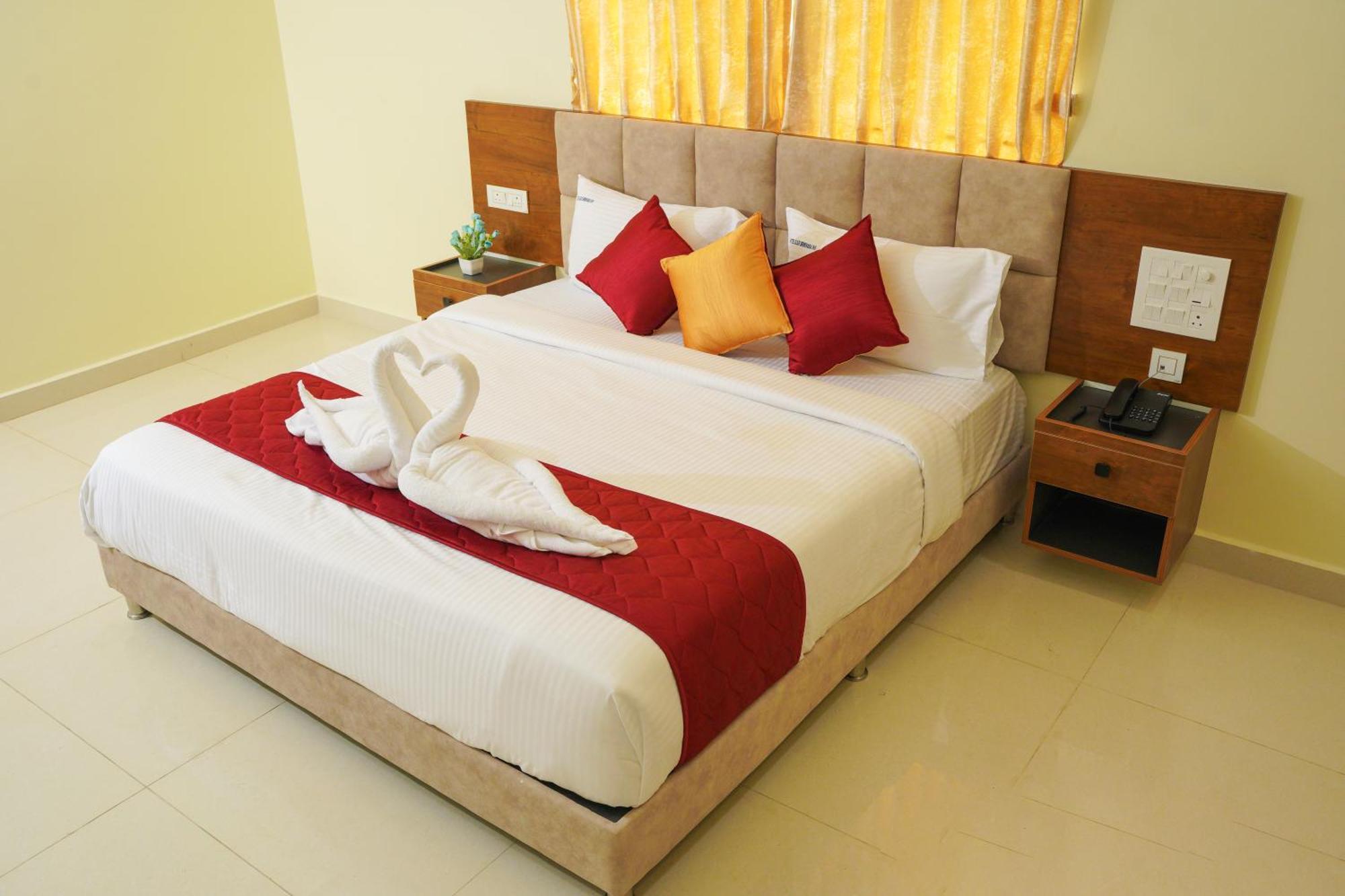Hotel Gsr Srinivasa Inn Тирупати Екстериор снимка