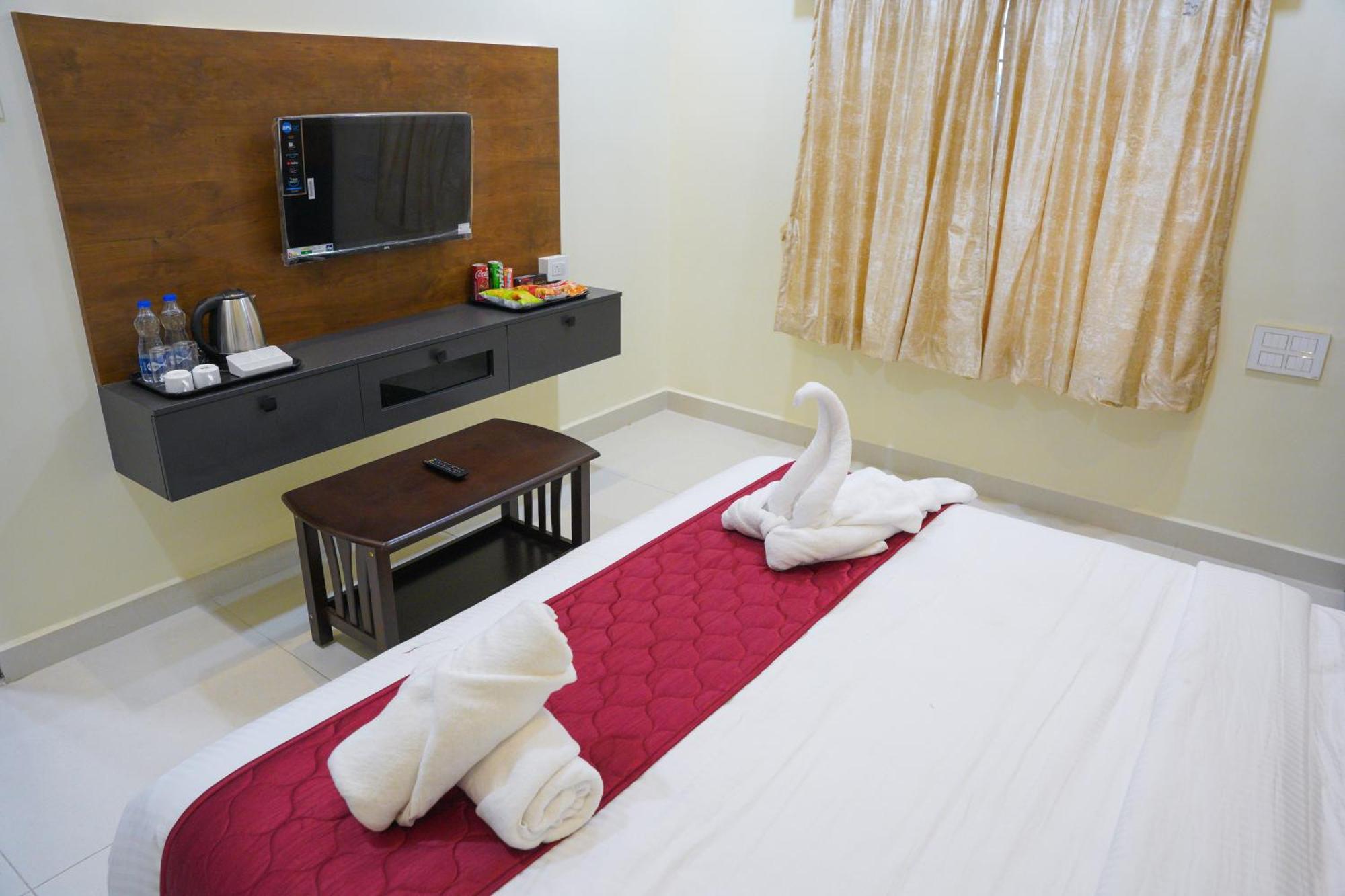 Hotel Gsr Srinivasa Inn Тирупати Екстериор снимка