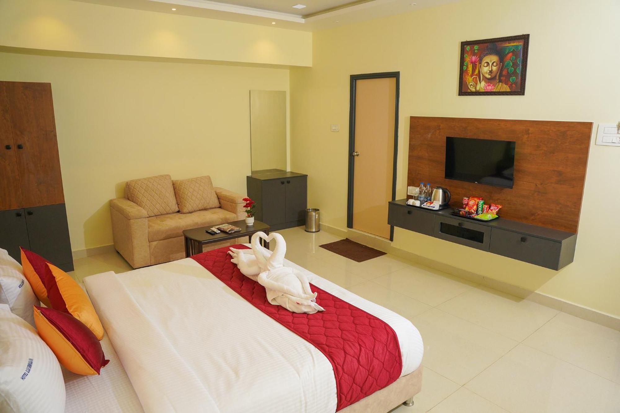 Hotel Gsr Srinivasa Inn Тирупати Екстериор снимка