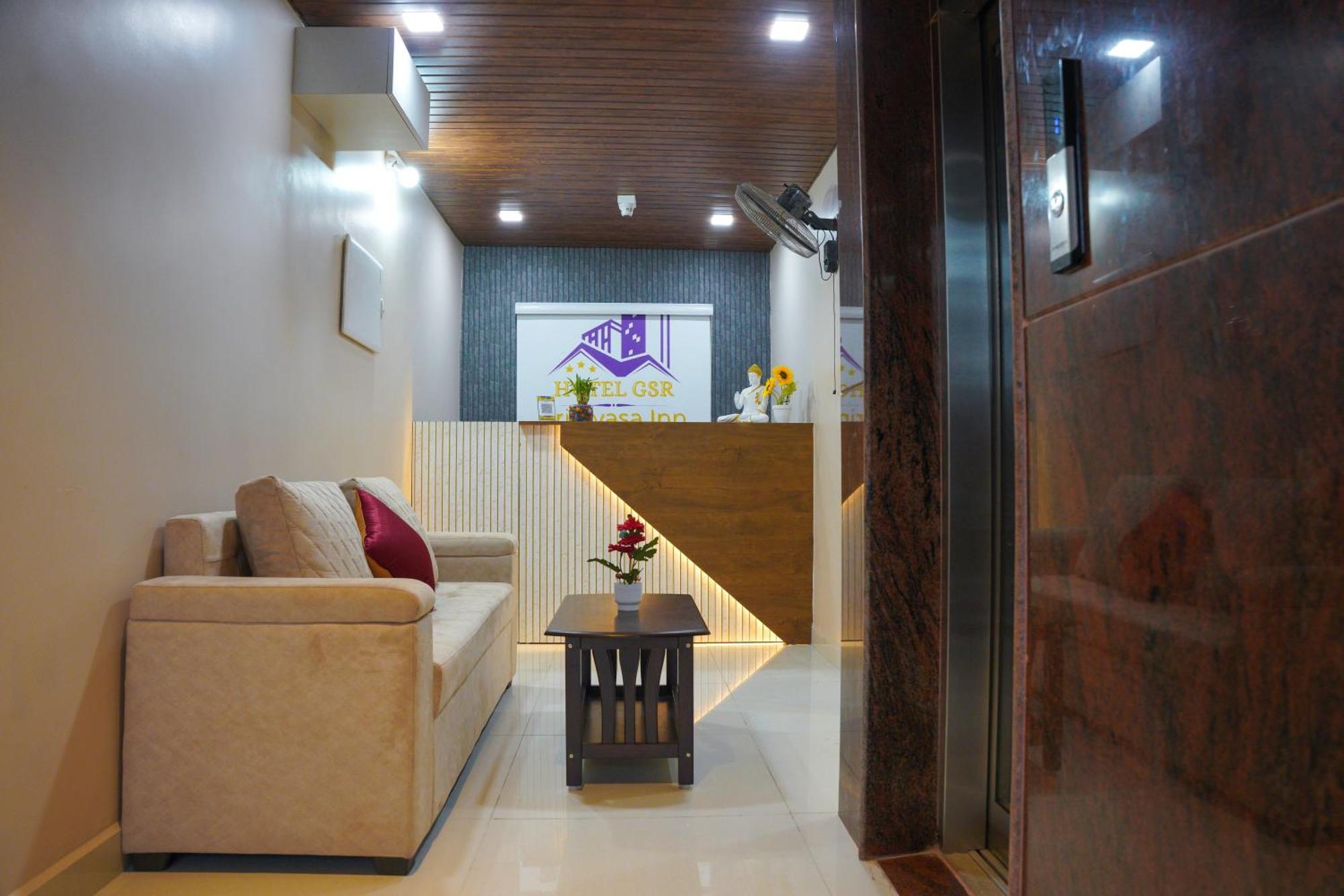 Hotel Gsr Srinivasa Inn Тирупати Екстериор снимка