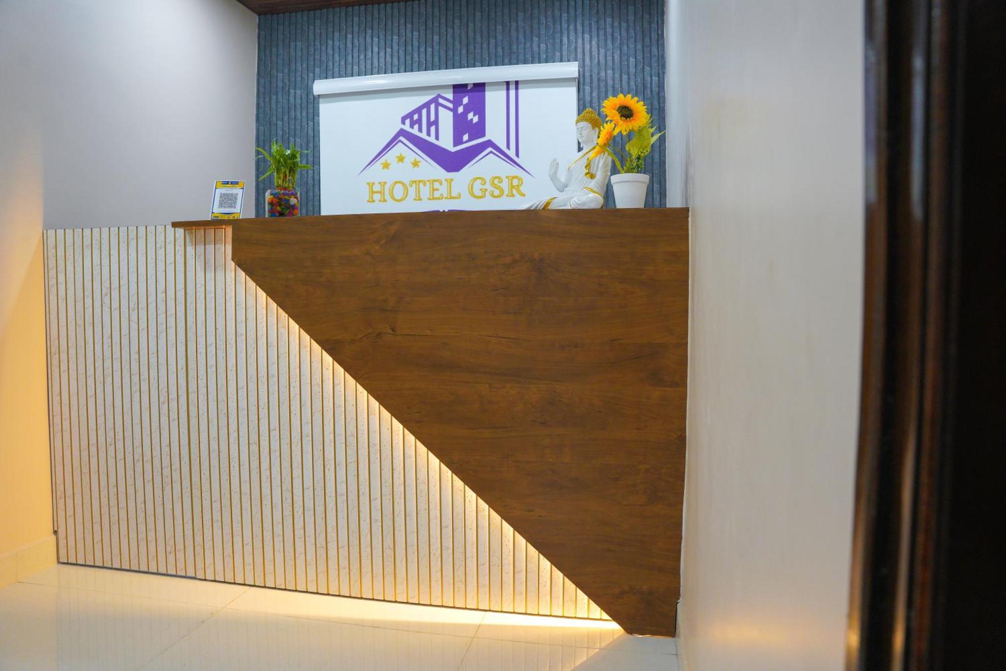 Hotel Gsr Srinivasa Inn Тирупати Екстериор снимка