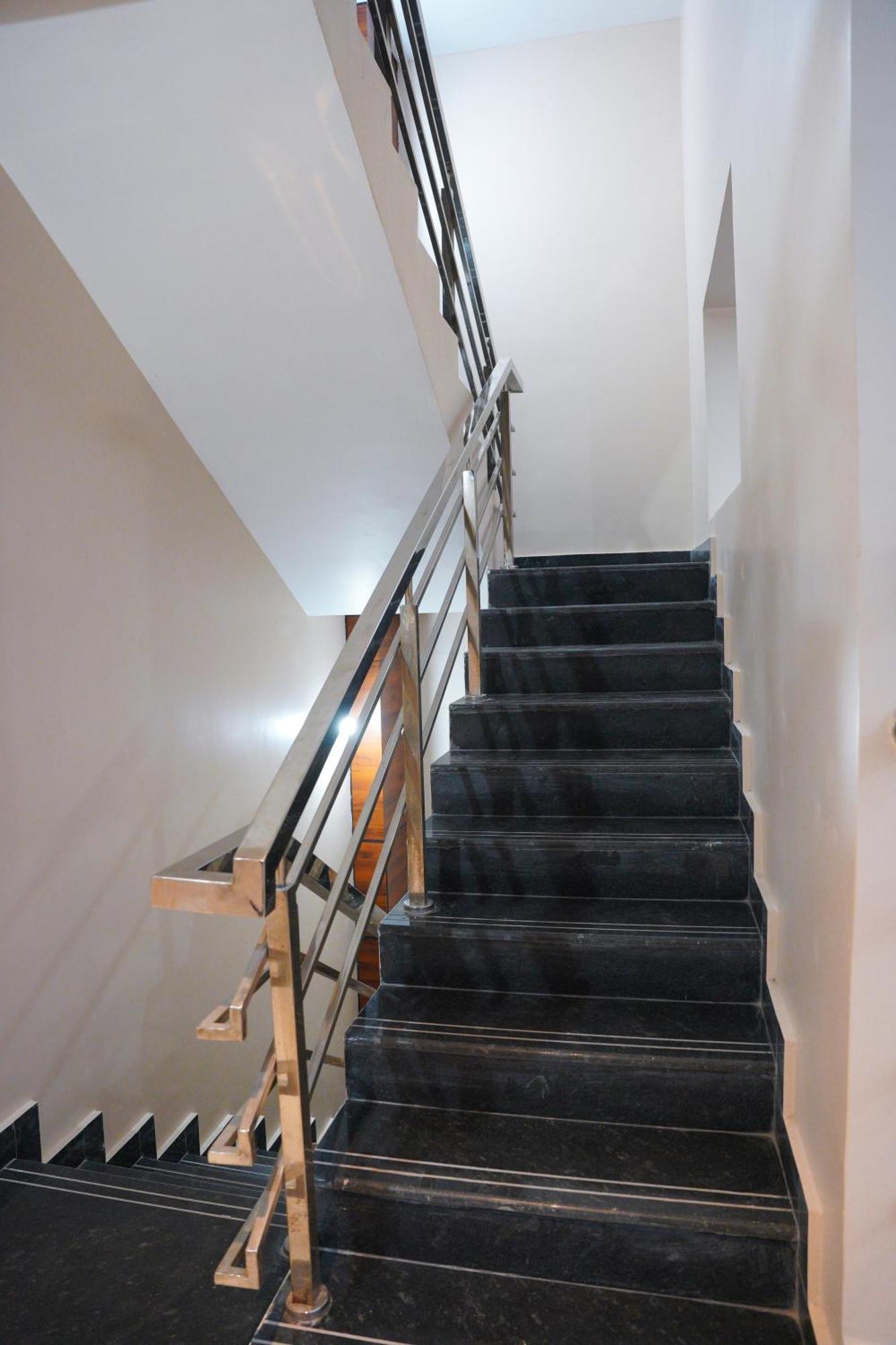 Hotel Gsr Srinivasa Inn Тирупати Екстериор снимка