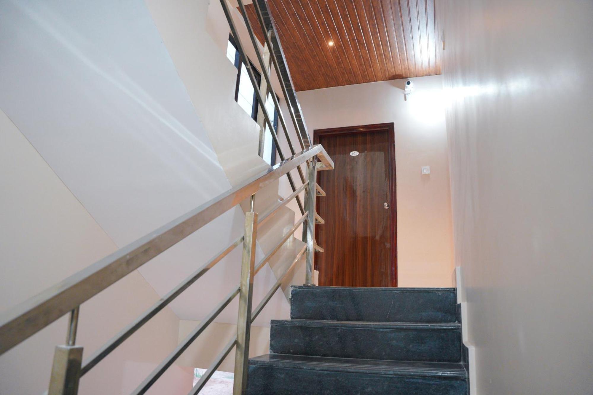 Hotel Gsr Srinivasa Inn Тирупати Екстериор снимка