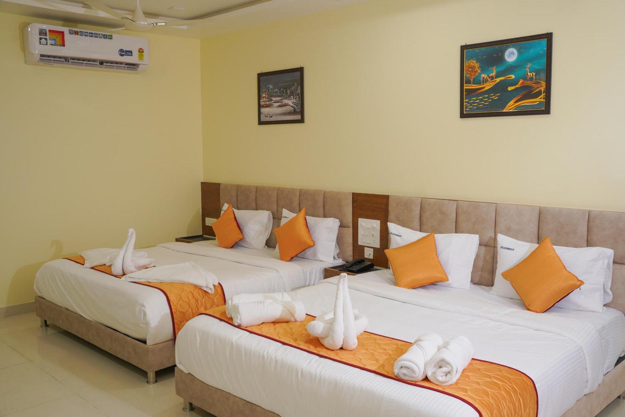 Hotel Gsr Srinivasa Inn Тирупати Екстериор снимка