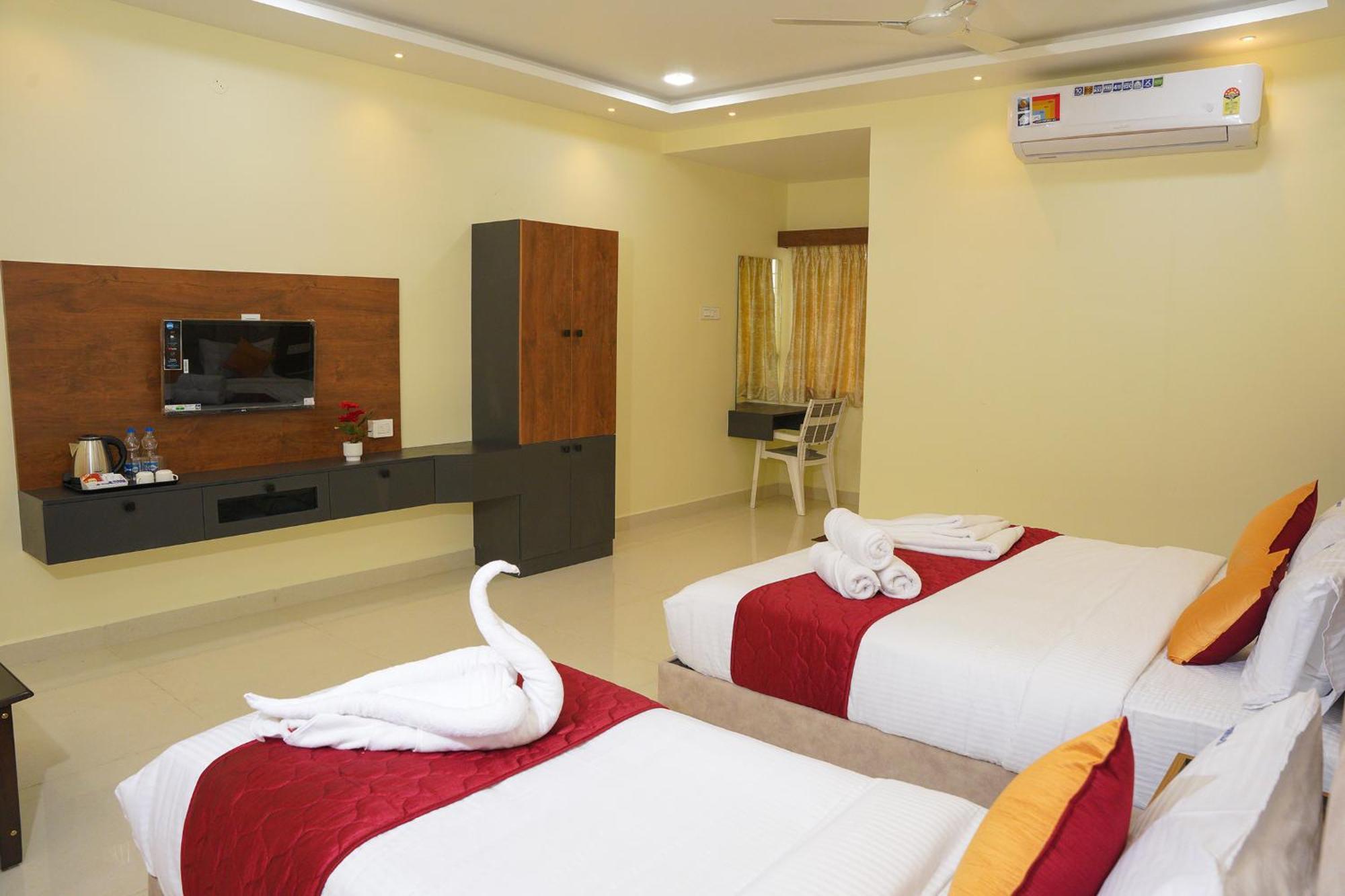 Hotel Gsr Srinivasa Inn Тирупати Екстериор снимка