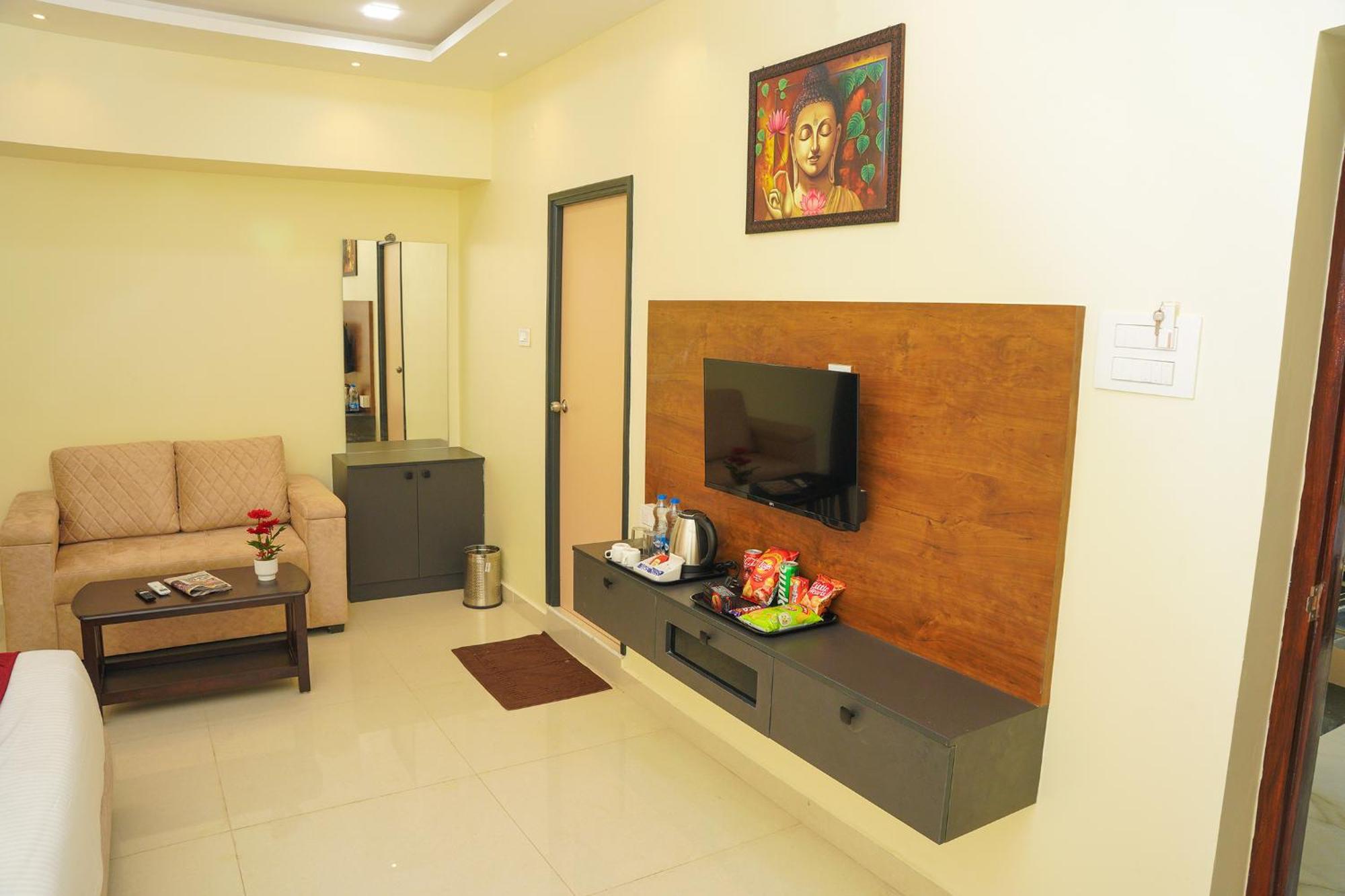 Hotel Gsr Srinivasa Inn Тирупати Екстериор снимка