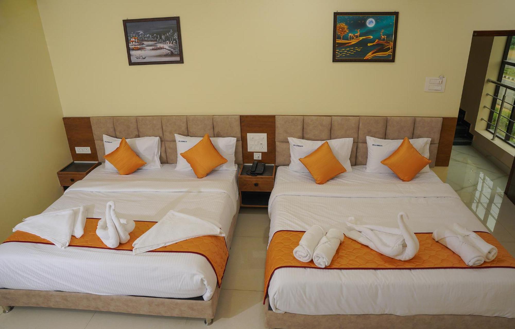 Hotel Gsr Srinivasa Inn Тирупати Екстериор снимка