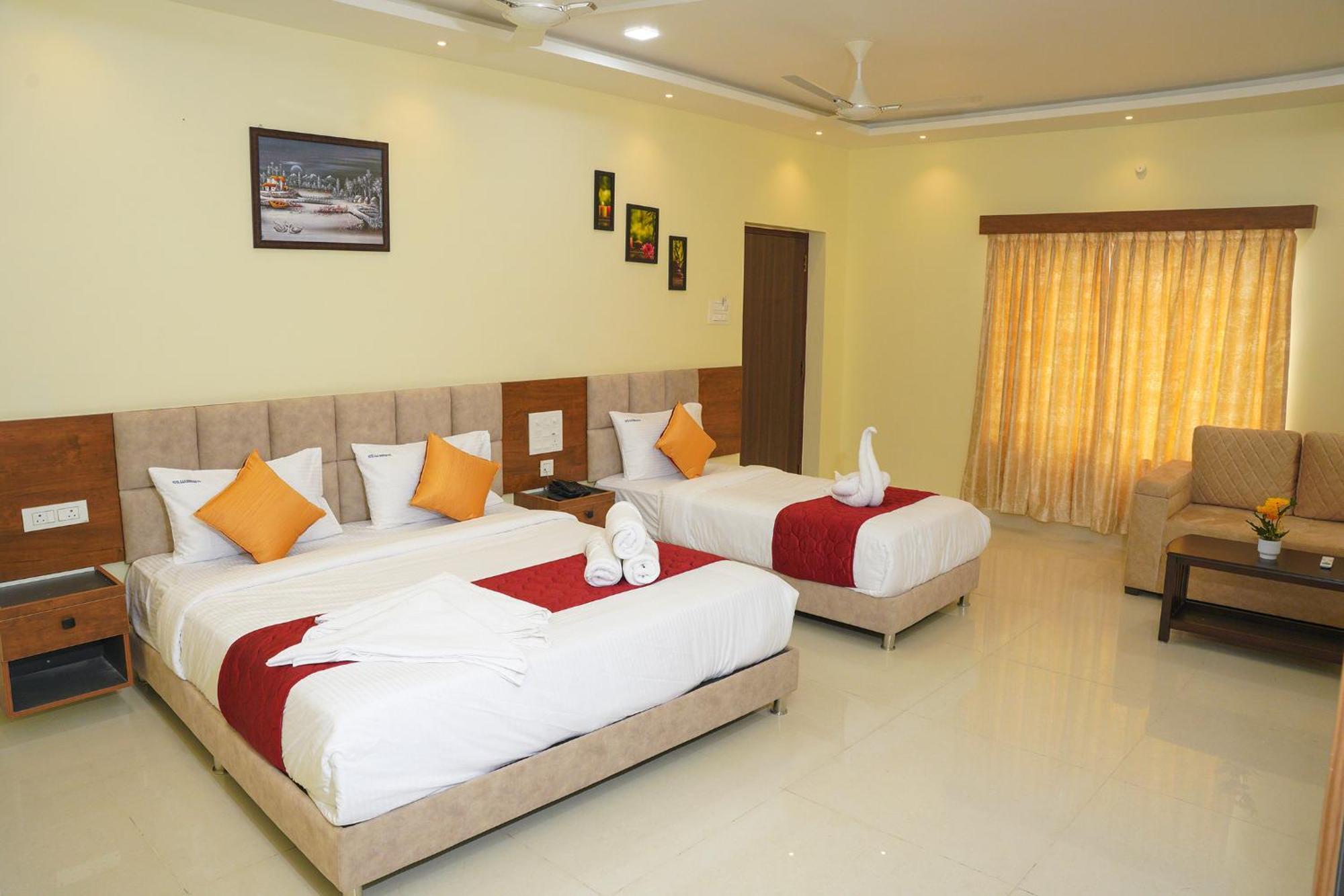 Hotel Gsr Srinivasa Inn Тирупати Екстериор снимка