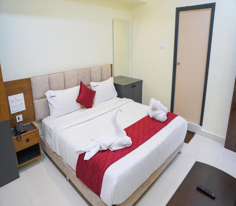 Hotel Gsr Srinivasa Inn Тирупати Екстериор снимка